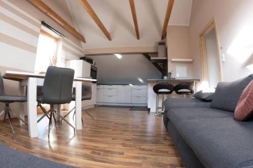 Kleinwinklarn Apartment | Moderne, gemütliche DG-Wohnung in ruhiger Lage