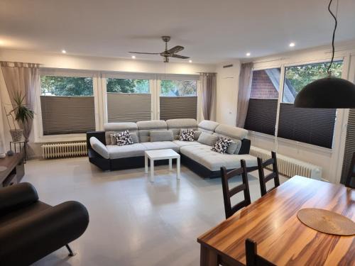 Niendorf Apartment | Moderne Traum-Ferienwohnung Flughafen und Zentrumsnah