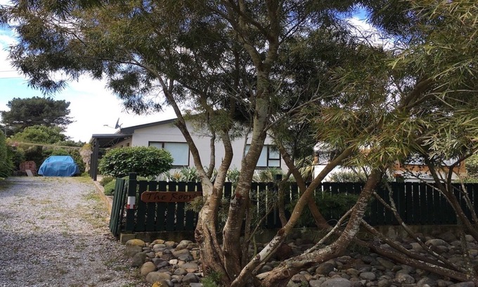 Purakaunui House | Modernised Bach at the beautiful and secluded Long Beach.