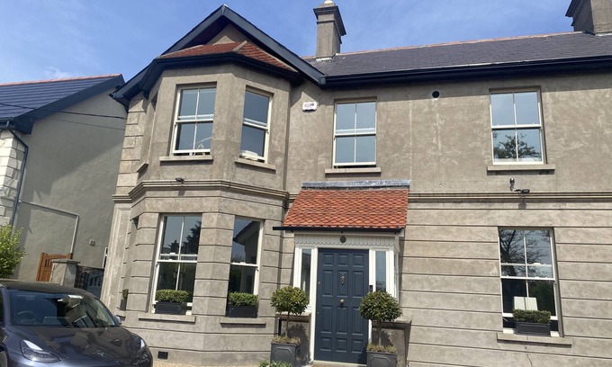 Greystones House | Modernised Coastal Victorian - close to Village, Beach, Mountains & Dublin City