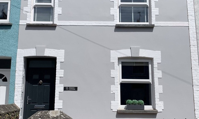 Tenby Cottage | Modernised traditional cottage, Sleeps 5,short walk to beaches, town, amenities