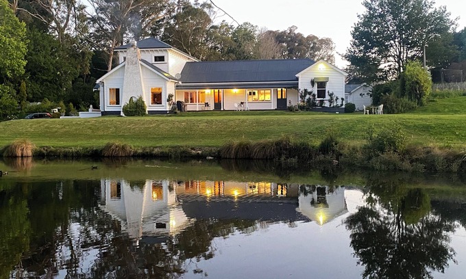Solway House | Modernized country house set in beautiful gardens with swimming pool. n
