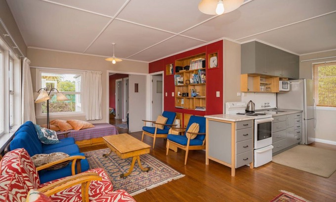 Pakawau Cottage | Mohuaiti - Golden Bay Holiday Home