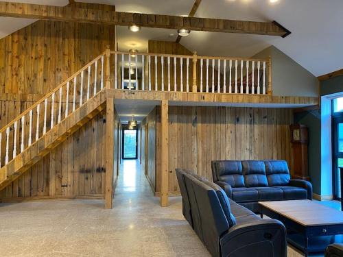 Shanavooneen House | Moig Lodge - 8 Double Bedroom Barn Conversion