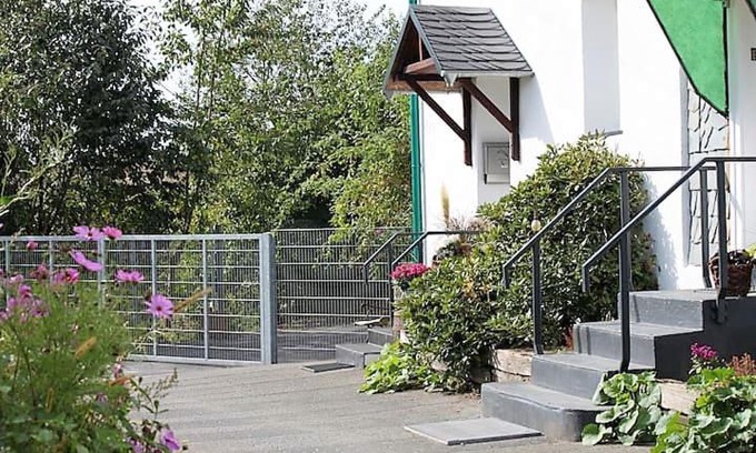 Hueckeswagen Apartment | Molehill Shire