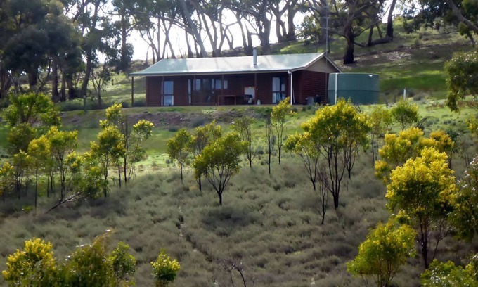 Gillentown Cottage | Molly's Chase, Mollyfies Log cabin B&B