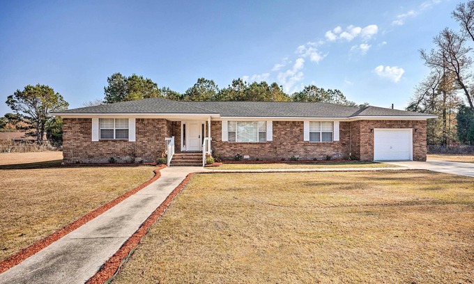 Moncks Corner House | Moncks Corner Home w/Yard Near Lake Moultrie