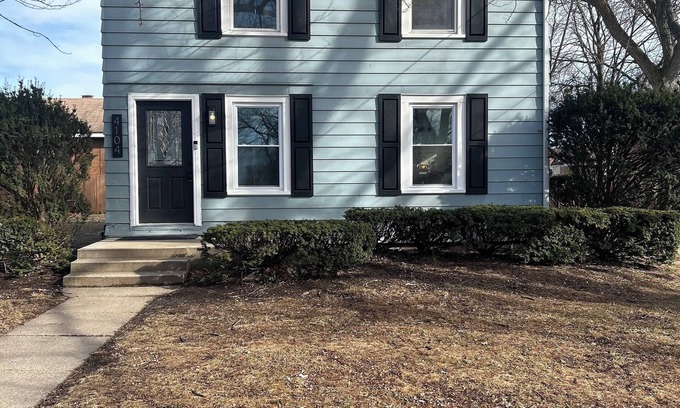 Peoria Heights House | "Monroe Manor" is a 3-bedroom house with 3 bathrooms and WiFi in Peoria Heights
