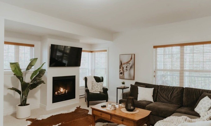 Saint-Faustin-Lac-Carre Condo | Mont-Blanc summer in/out: hiking, beach & pool
