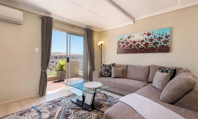 West Beach Apartment | Mont Serat 58 by CTHA