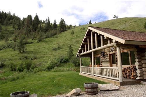 Darby House | Montana Mountain Glamping: Charming Log Cabin with a Private Hot Tub in Darby