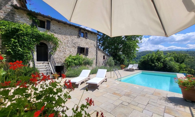 Castelnuovo di Garfagnana Villa | Monterotondo mountain villa with private pool, walk restaurant, WIFI.