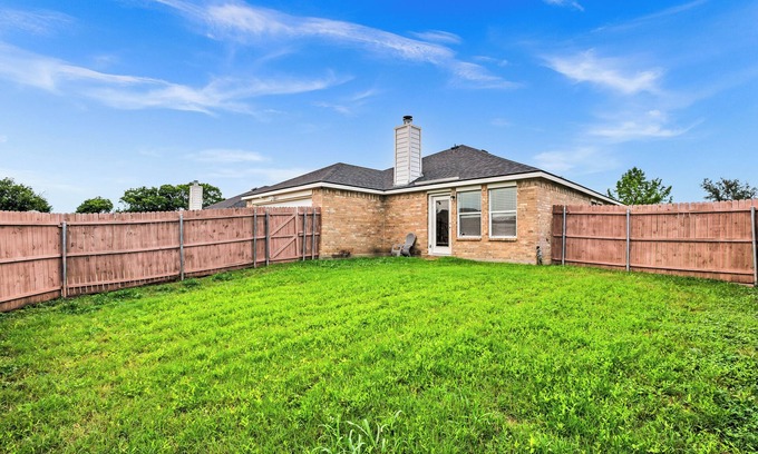 Lancaster House | Monthly Mid Term Rental In Lancaster, TX