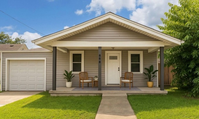 Marion House | Monthly Rental with Fenced Yard & Workspace