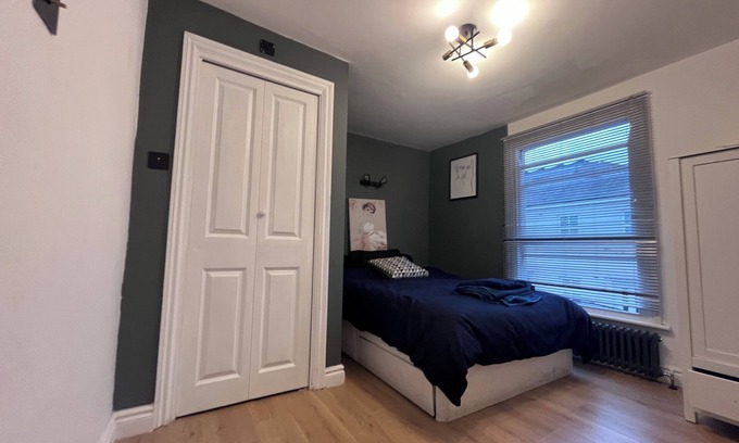 Woodside House | Monthly + Weekly Stay - Central London Train - Relocators - Contractors