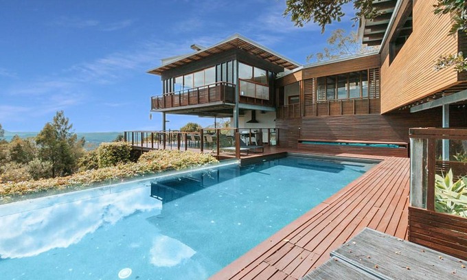 Dulong Villa | Montville Resort Style Holiday Retreat with pool