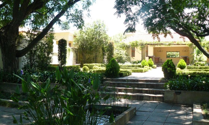 Muldersdrift House | Moon and Sixpence Garden Guest House