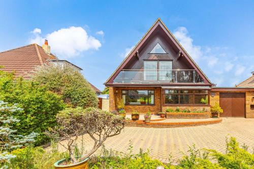 Christchurch House | Moongate