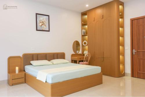 Long Hung House | Moonstone Homestay & Cafe - Vinhomes Ocean Park 2