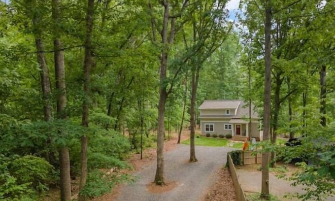 Mount Mourne House | Mooresville Home -1 min to lake access