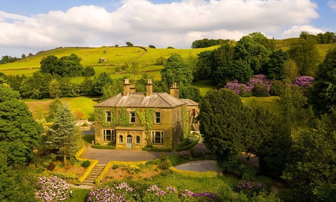 Foulridge Cottage | MOORLANDS MANOR, family friendly, luxury holiday cottage in Foulridge
