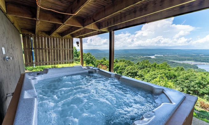 Bryant Cabin | Moose Tracks Cabin – Hot Tub & Bluff Views
