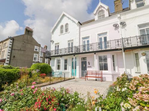 Beaumaris House | Mor Awel