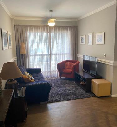 Centro Apartment | Morada BC. Apt renovado e muito confortável centro de BC. Faça tudo a pé!