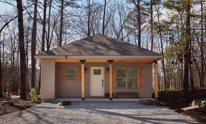 Heber Springs Cabin | Morgan's at the Little Red - Single King Cabin 6