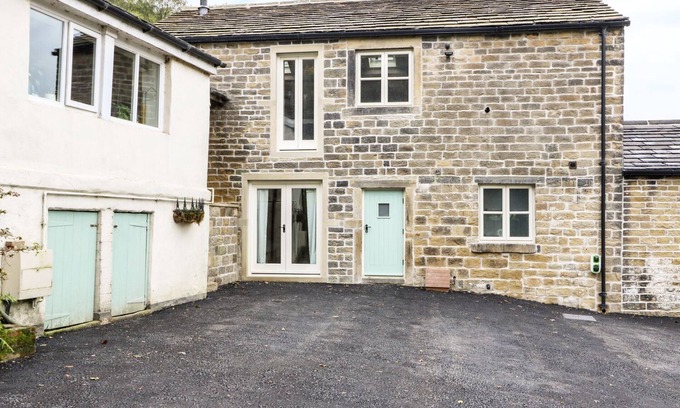 Honley Cottage | MORGAN'S BARN, pet friendly, character holiday cottage in Honley