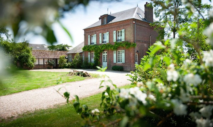 Morgny Cottage | Morgny: House with walled garden and above ground pool heated from May to September.