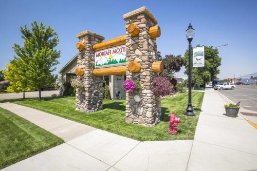 Sheridan Hotel | Moriah Motel