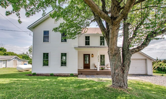 Valois House | Morning Dove farmhouse on Seneca lake wine trail