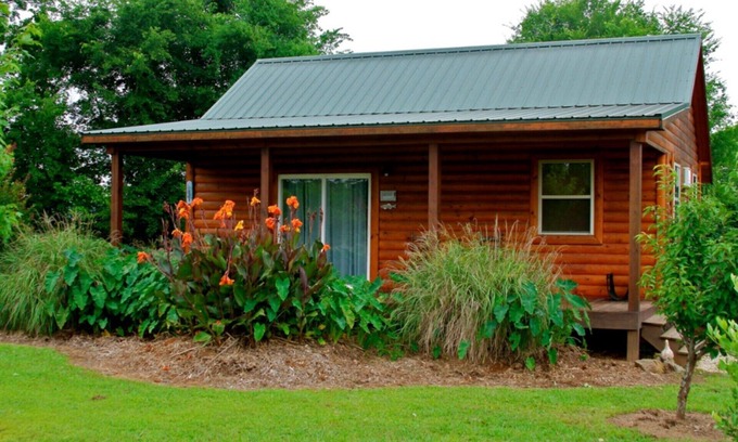 Bonnerdale Cabin | Morningstar Cabin Caddo River. GREAT VALUE! River access!