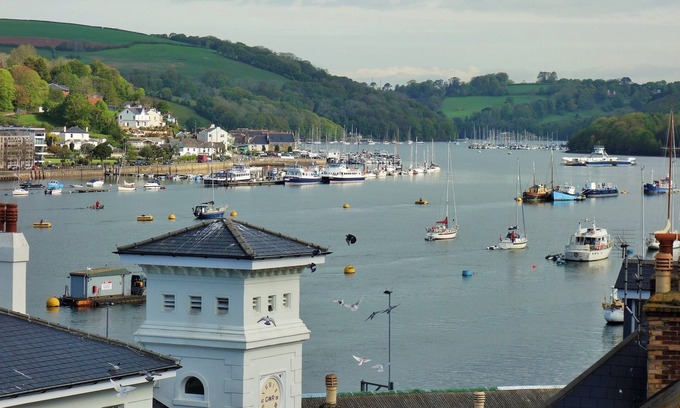 Dartmouth House | Morocco House, amazing views river Dart sleeps 6 amenities close, ferry, train