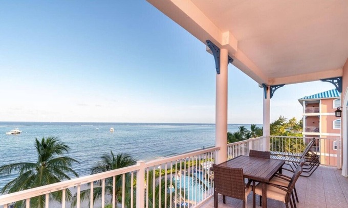 Colliers Bay Resort | Morritt's Grand