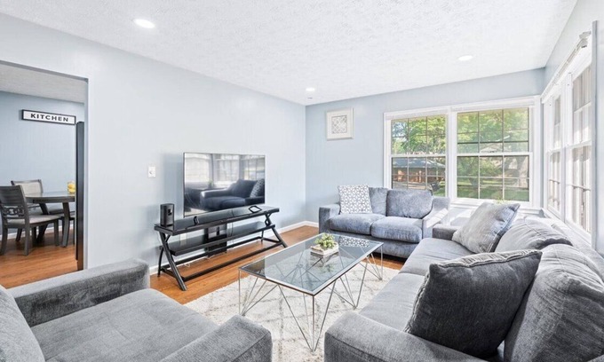 North Central Omaha House | Morton. Tranquil oasis in the city