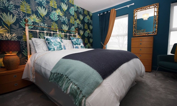 Bangor House | Moryn. View of Snowdonia Strait, Anglesey and Menai