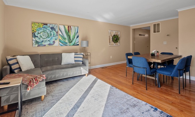Potomac Falls House | MosbeyDistrict: Cozy Townhome Near DC