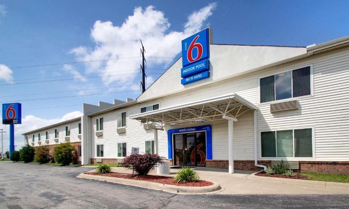 Altoona Hotel | Motel 6-Altoona, IA - Des Moines East