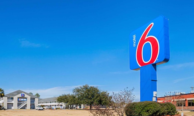 Bay St Louis Hotel | Motel 6-Bay Saint Louis, MS