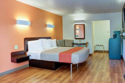 Bishop Hotel | Motel 6-Bishop, CA