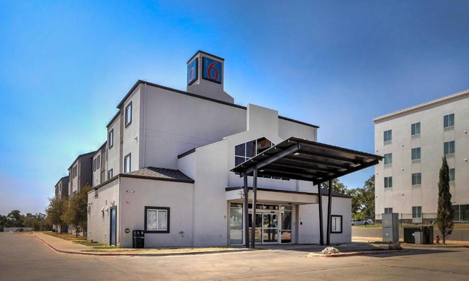 Cedar Park Hotel | Motel 6-Cedar Park, TX