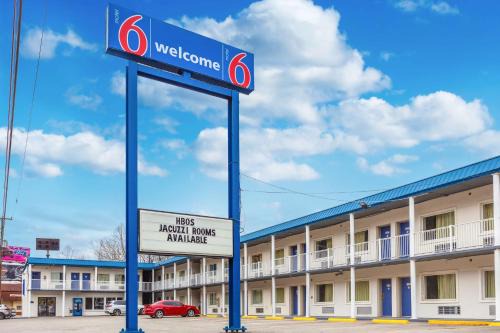 Huntington Hotel | Motel 6-Huntington, WV