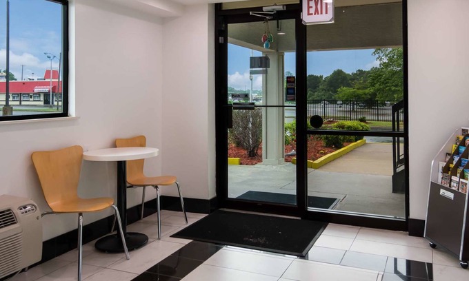 North Chesterfield Hotel | Motel 6 Richmond, VA - Midlothian Turnpike