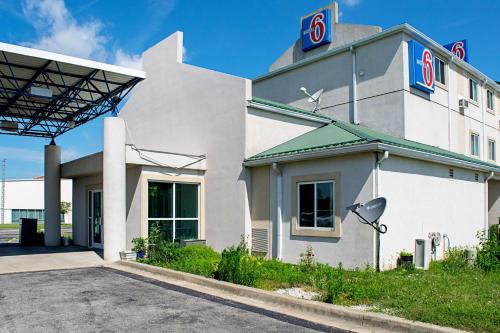 Hayden Hotel | Motel 6-Seymour, IN - North