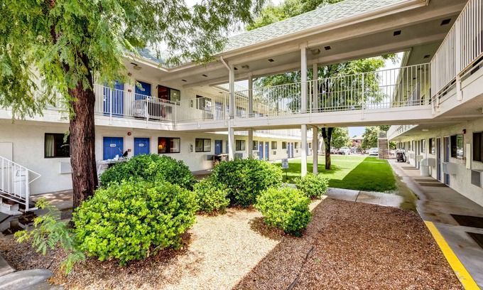 Arvada Plaza Area Hotel | Motel 6 Wheat Ridge, CO - West - Denver North