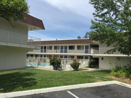 Yreka Hotel | Motel 6-Yreka, CA