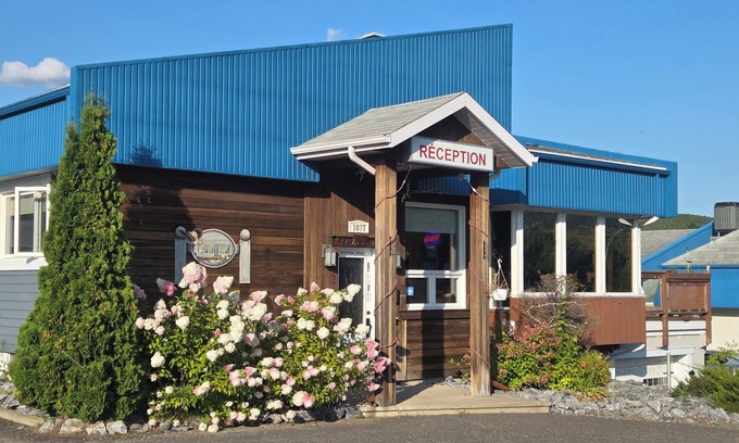 Degelis Hotel | Motel Claude