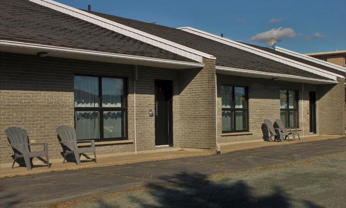 Valcourt Hotel | Motel Du Canton